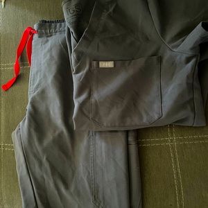 FIGS Scrubs Charcoal Set